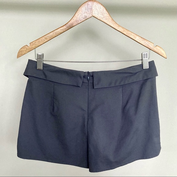 Aritzia Sunday Best Berklee Skort in dark grey. 🖤 - Picture 5 of 7